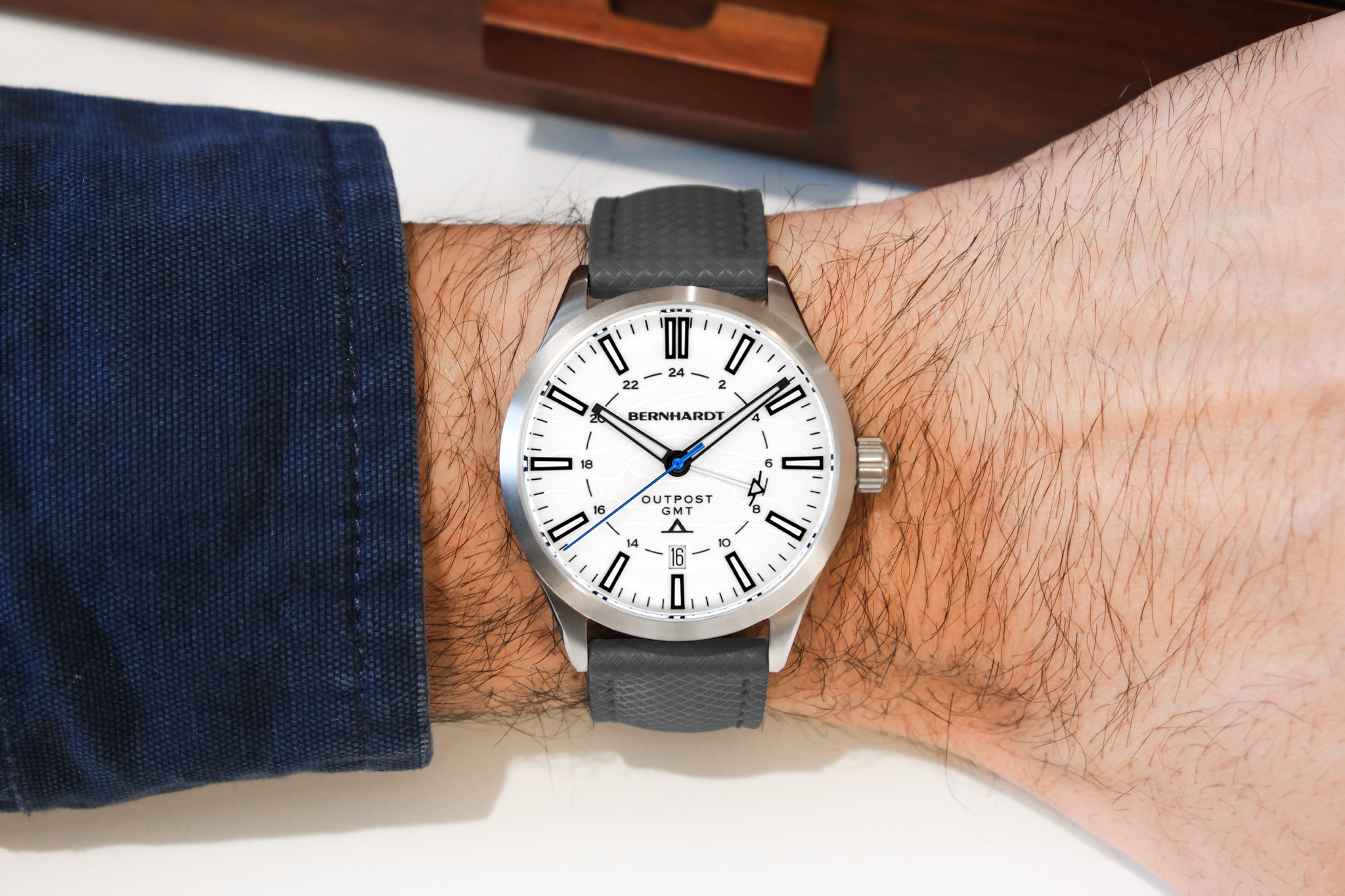 #select a strap_gray fkm no-loop deployant strap